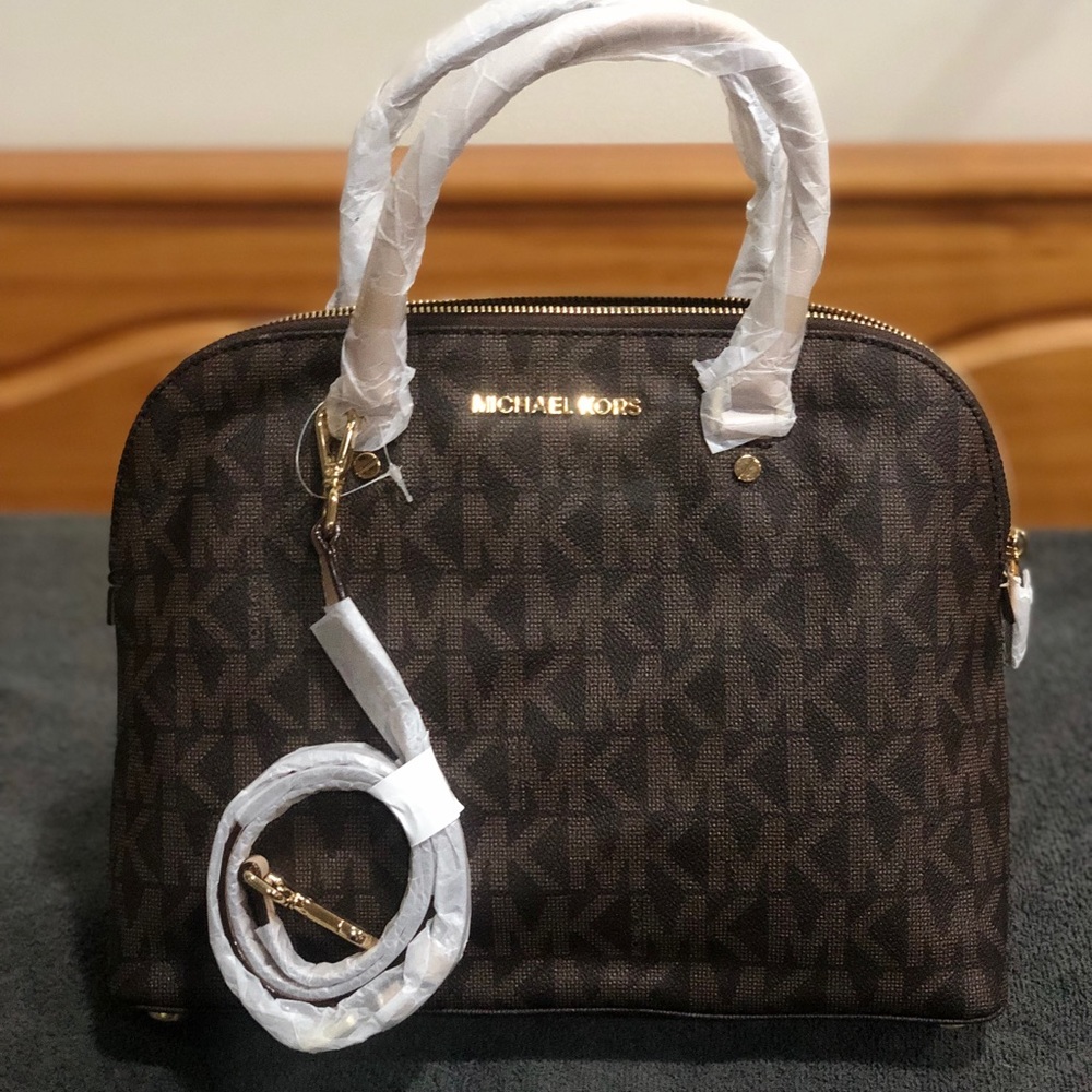 Michael Kors “Cindy Bag”
